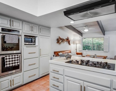 2436 Arbutus Drive - Photo Thumbnail 9