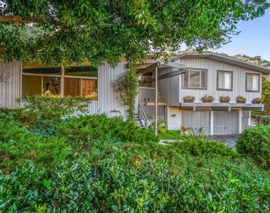 2436 Arbutus Drive - Photo Thumbnail 2