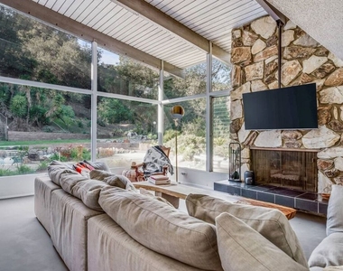 2436 Arbutus Drive - Photo Thumbnail 3