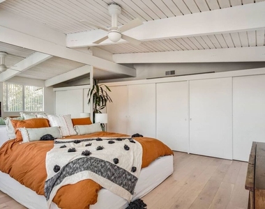 2436 Arbutus Drive - Photo Thumbnail 15