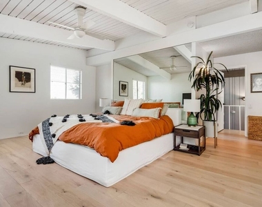 2436 Arbutus Drive - Photo Thumbnail 13