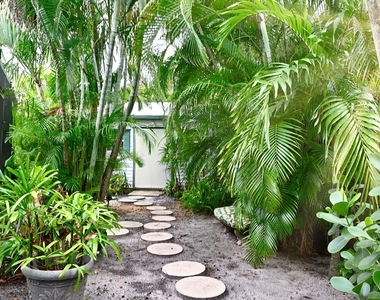 129 Alhambra Place - Photo Thumbnail 37