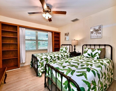 129 Alhambra Place - Photo Thumbnail 23