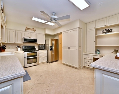 129 Alhambra Place - Photo Thumbnail 10