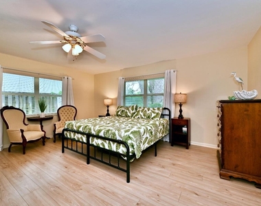 129 Alhambra Place - Photo Thumbnail 14