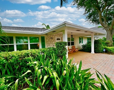 129 Alhambra Place - Photo Thumbnail 2