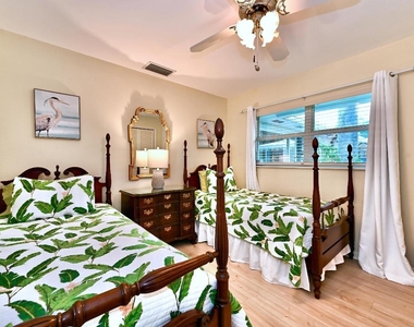129 Alhambra Place - Photo Thumbnail 20