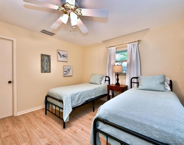 129 Alhambra Place - Photo Thumbnail 19