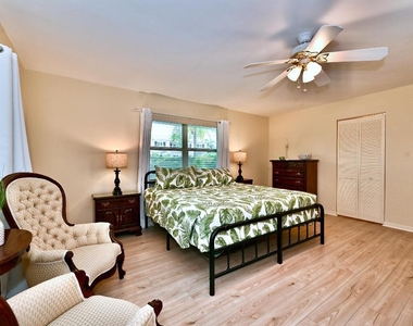 129 Alhambra Place - Photo Thumbnail 15