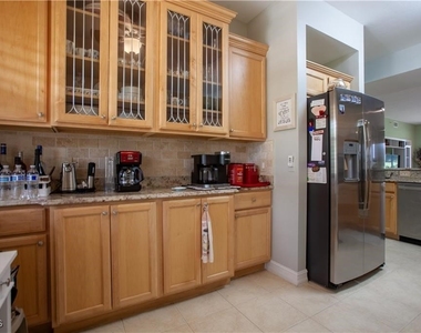 10720 Ravenna Way - Photo Thumbnail 7