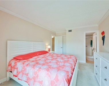 1100 Gulf Shore Boulevard N - Photo Thumbnail 17