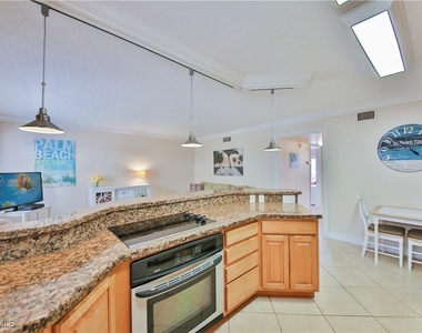 1100 Gulf Shore Boulevard N - Photo Thumbnail 6