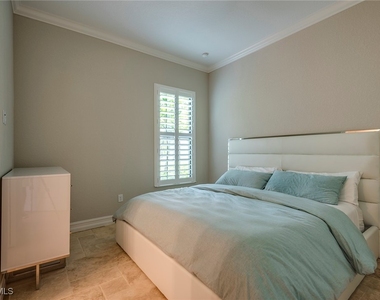 6560 Roma Way - Photo Thumbnail 12