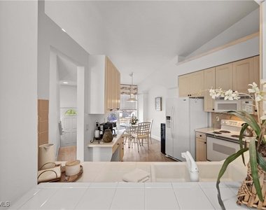8415 Excalibur Circle - Photo Thumbnail 8