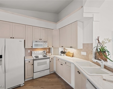 8415 Excalibur Circle - Photo Thumbnail 9