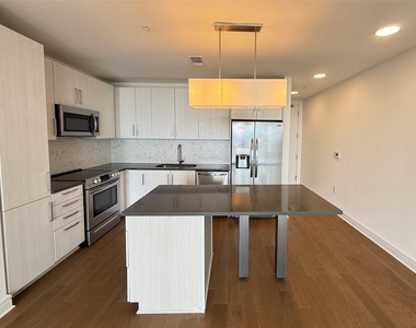 3300 Main St - Photo Thumbnail 1