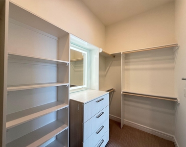 3300 Main St - Photo Thumbnail 9