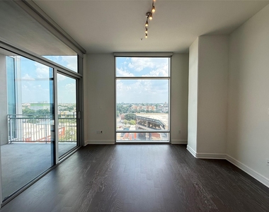 3300 Main St - Photo Thumbnail 2