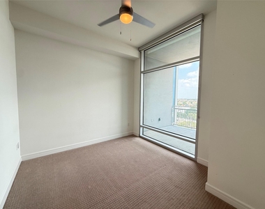 3300 Main St - Photo Thumbnail 4