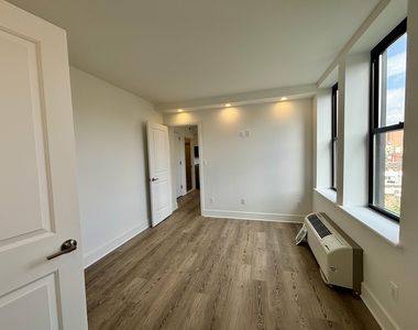 45 West 81st Street - Photo Thumbnail 2