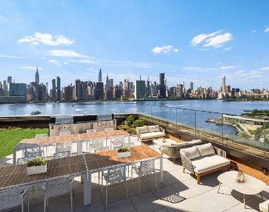 HUNTER'S POINT - Photo Thumbnail 9