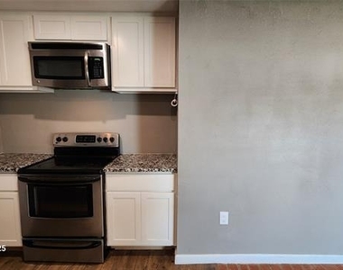 1800 Kirkpatrick Lane - Photo Thumbnail 6
