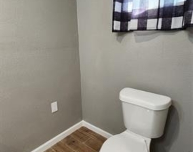 1800 Kirkpatrick Lane - Photo Thumbnail 12