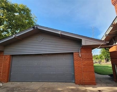1800 Kirkpatrick Lane - Photo Thumbnail 3