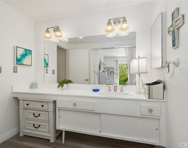 3068 Zell Drive - Photo Thumbnail 21