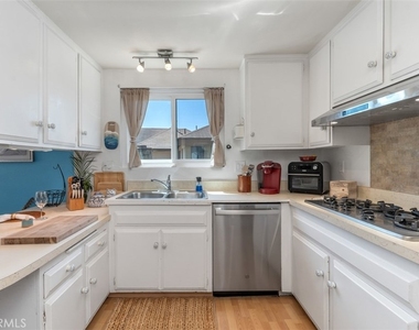 3068 Zell Drive - Photo Thumbnail 12