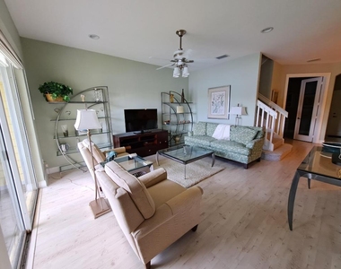 204 Shelley Lane - Photo Thumbnail 3