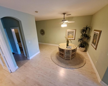 204 Shelley Lane - Photo Thumbnail 6