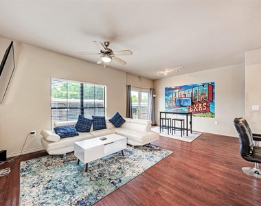 5117 N Lamar Blvd - Photo Thumbnail 8