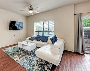 5117 N Lamar Blvd - Photo Thumbnail 9