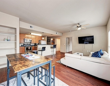 5117 N Lamar Blvd - Photo Thumbnail 2