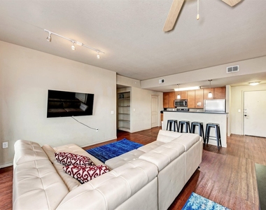 5117 N Lamar Blvd - Photo Thumbnail 4