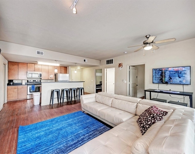 5117 N Lamar Blvd - Photo Thumbnail 5