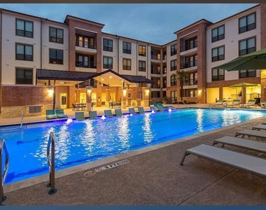 7204 Town Center Boulevard - Photo Thumbnail 2