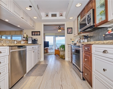 5550 Heron Point Drive - Photo Thumbnail 15