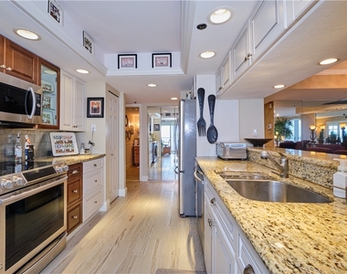 5550 Heron Point Drive - Photo Thumbnail 13