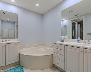 7837 Hawthorne Drive - Photo Thumbnail 14