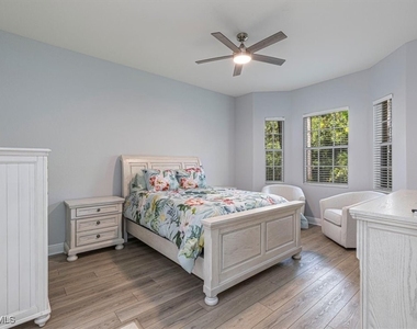7837 Hawthorne Drive - Photo Thumbnail 13