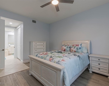 7837 Hawthorne Drive - Photo Thumbnail 17