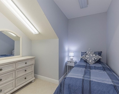 7837 Hawthorne Drive - Photo Thumbnail 21