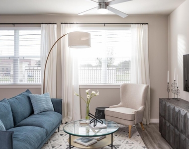 2525 Citywest Boulevard - Photo Thumbnail 2