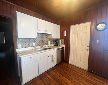 5 82nd Avenue - Photo Thumbnail 15