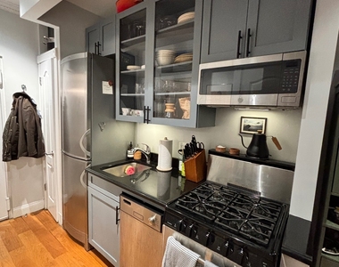 290 West 12th Street - Photo Thumbnail 4