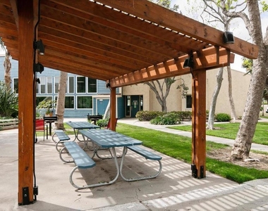 671 Bluewater Way - Photo Thumbnail 38
