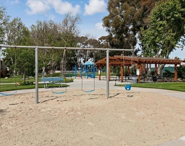 671 Bluewater Way - Photo Thumbnail 39
