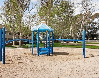 671 Bluewater Way - Photo Thumbnail 40